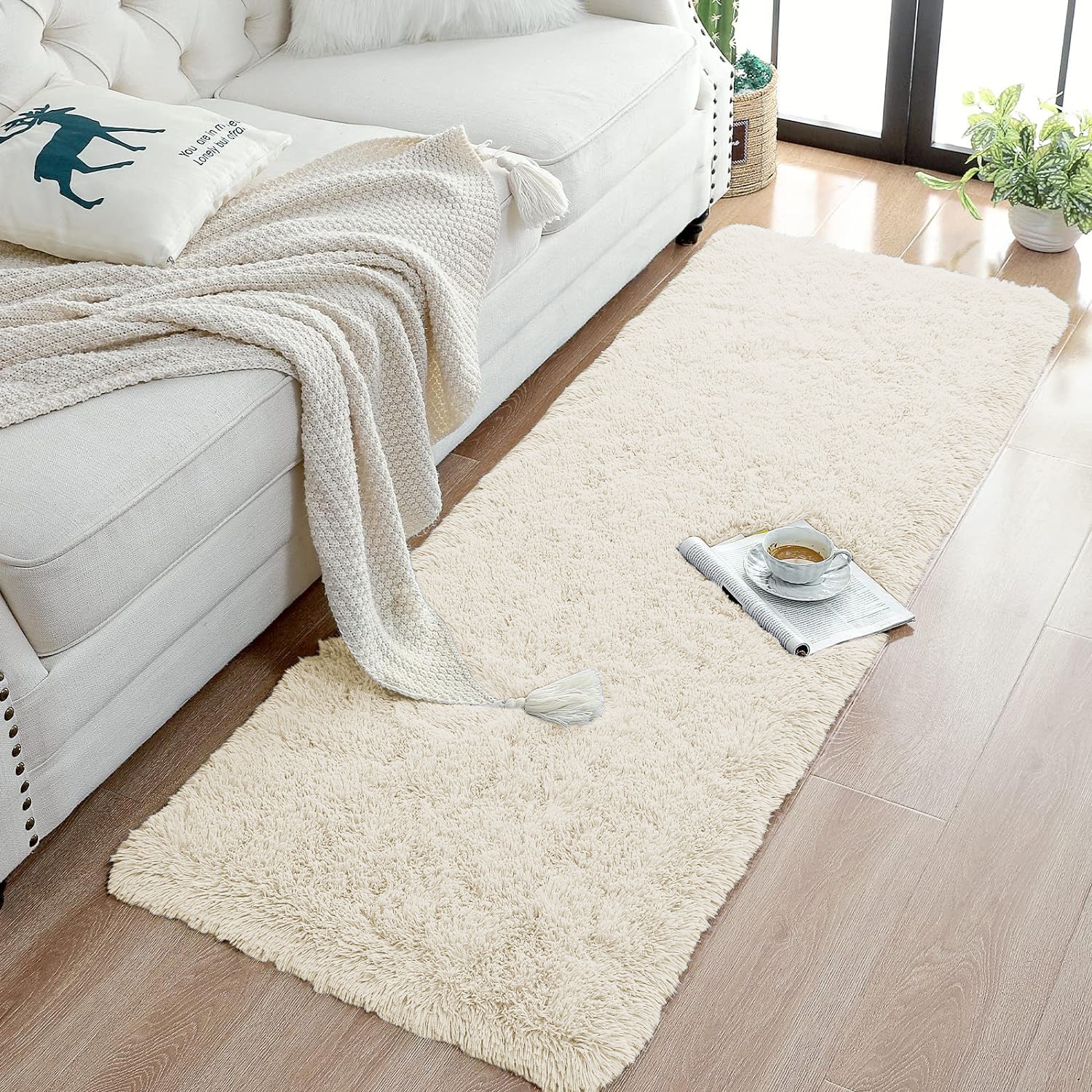 Indoor Shaggy Rug For Luxury Bedroom Cream