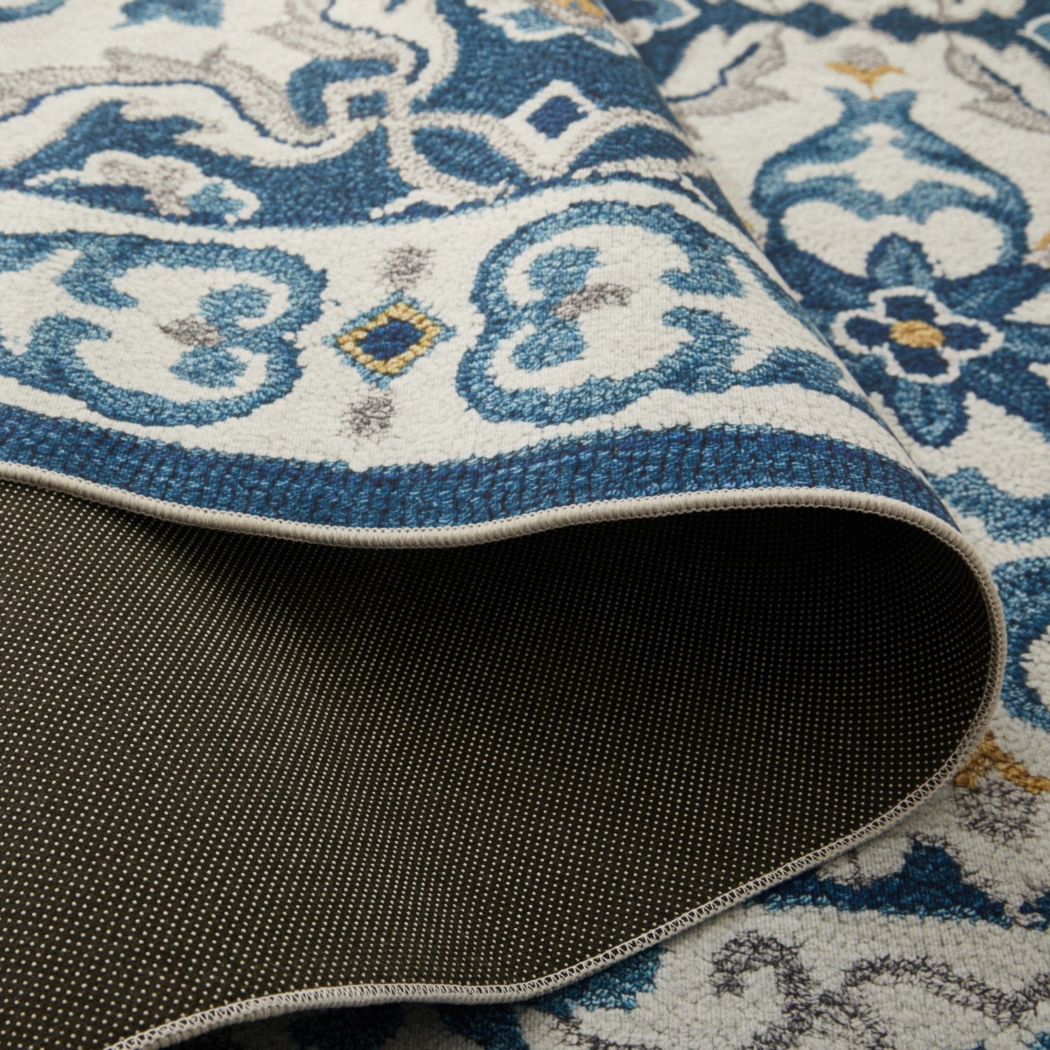Traditional Patterned Area Rug Luna