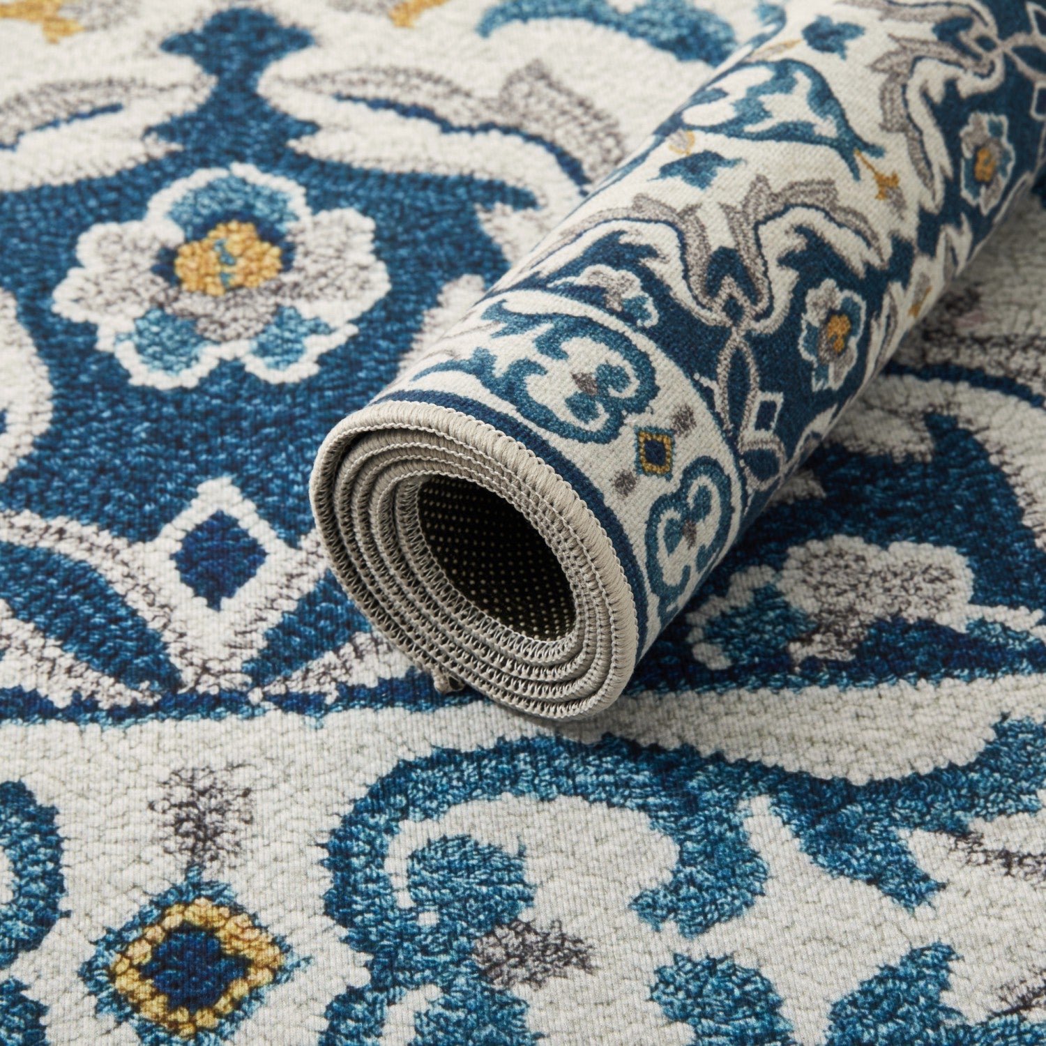 Traditional Patterned Area Rug Luna
