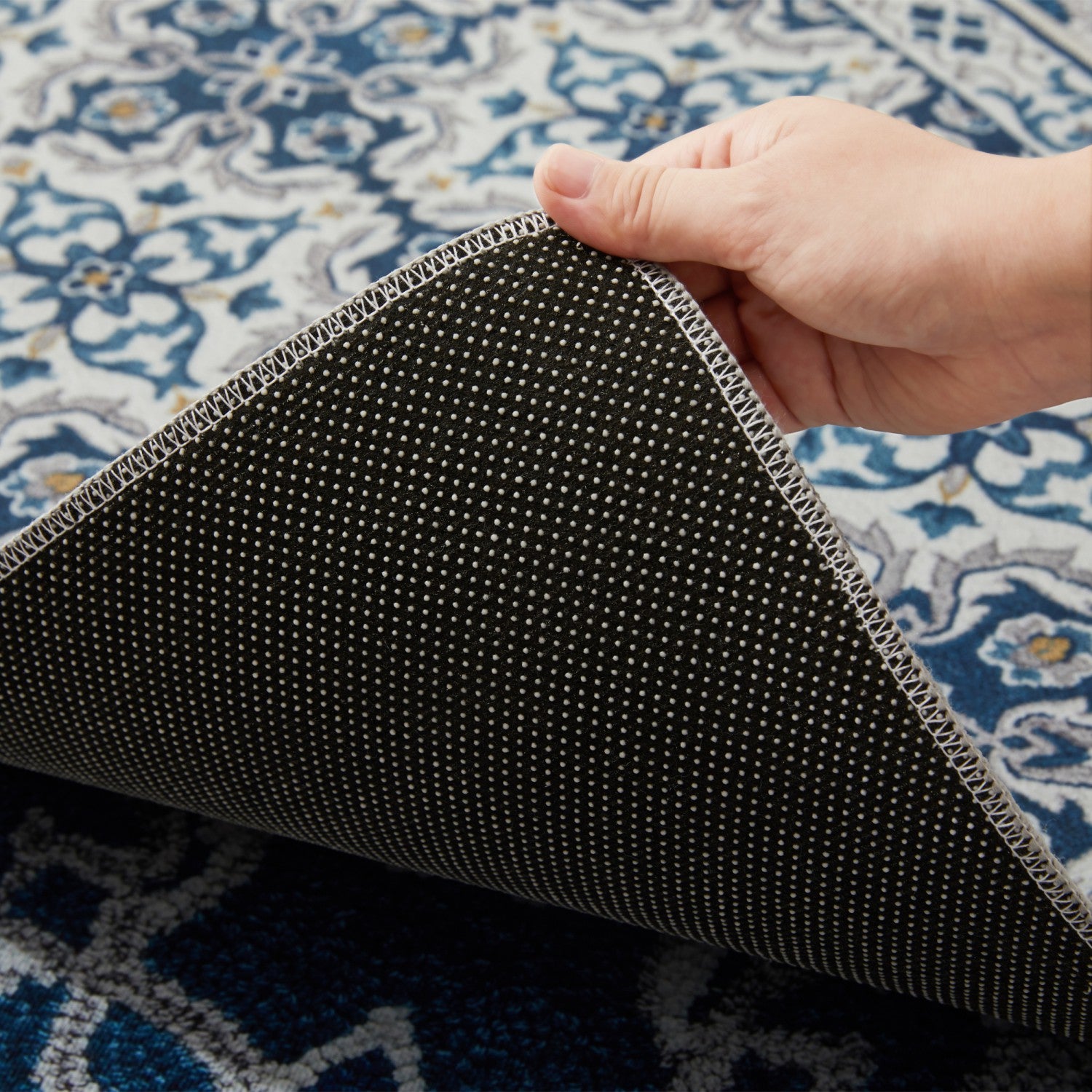 Traditional Patterned Area Rug Luna