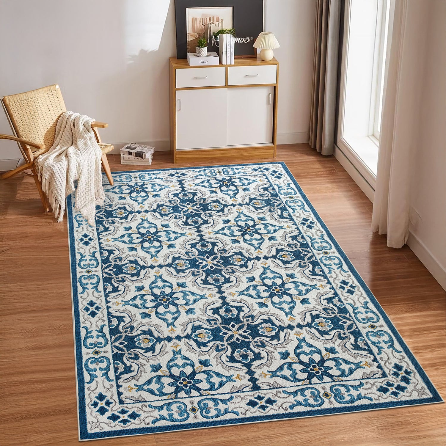 Traditional Patterned Area Rug Luna