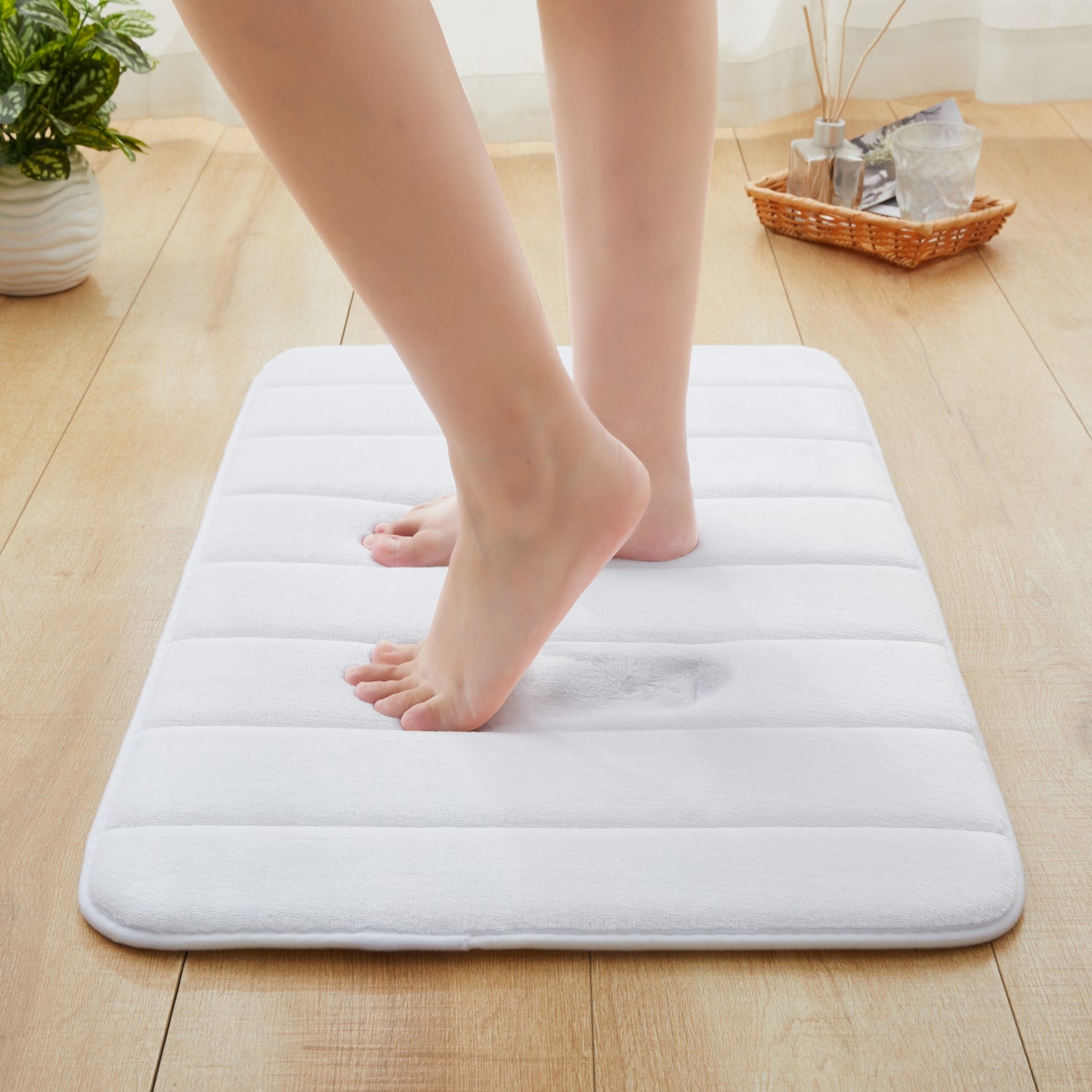 Memory Foam Bath Mat Ultra Absorbent Non-Slip White