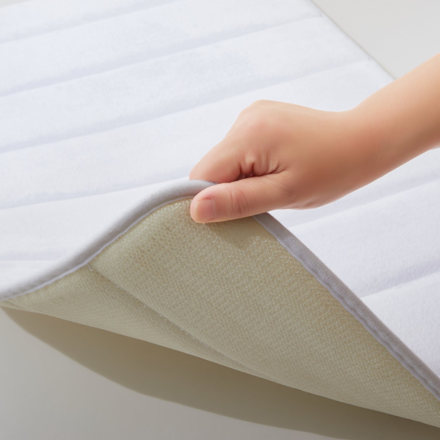 Memory Foam Bath Mat Ultra Absorbent Non-Slip White
